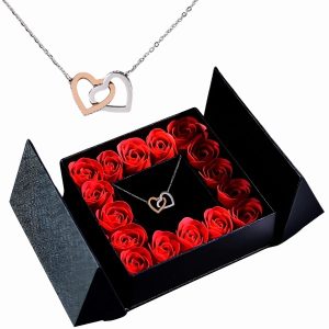 Colier într-o cutie cu trandafiri | HEARTS_ETERNALROSE