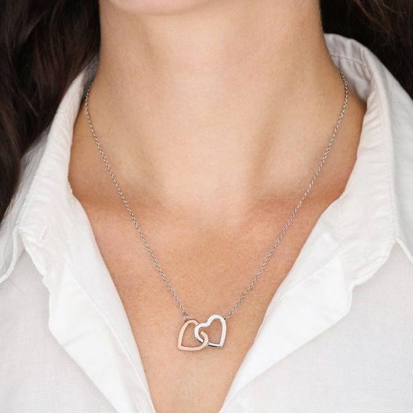 Interlocking-Hearts-Necklace-Model-min-1-3-600×600